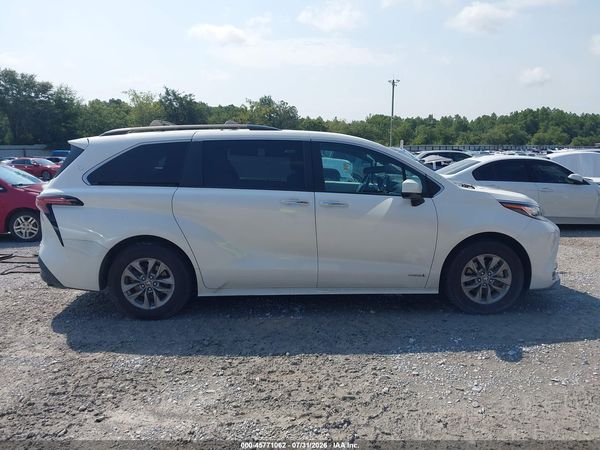 2021 TOYOTA SIENNA XLE — I116
