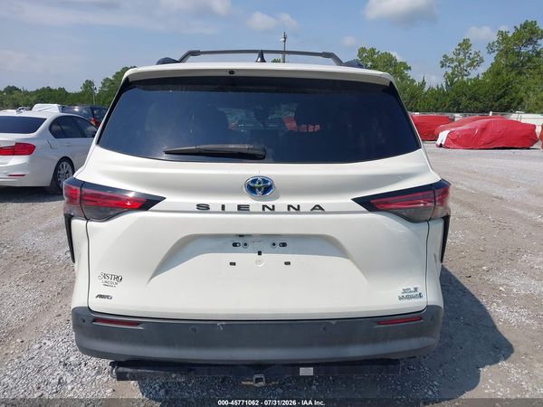 2021 TOYOTA SIENNA XLE — I119