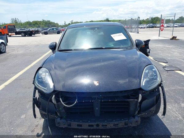 2016 PORSCHE CAYENNE GTS