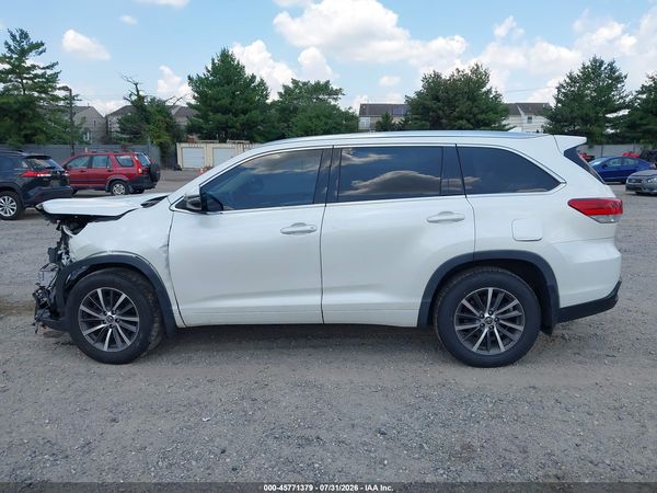 2017 TOYOTA HIGHLANDER