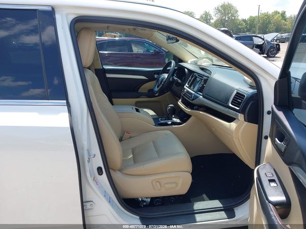2017 TOYOTA HIGHLANDER XLE