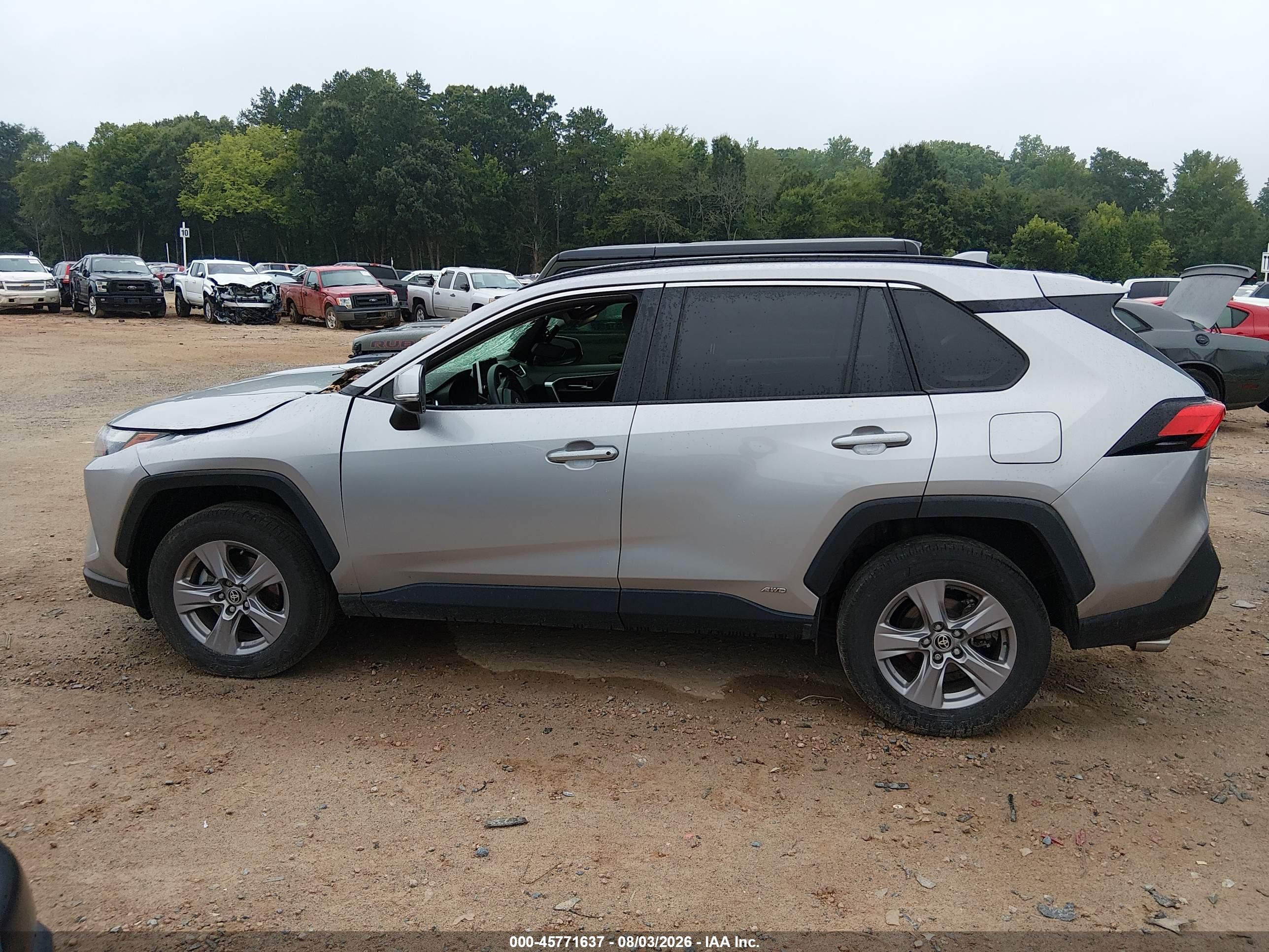 2025 TOYOTA RAV4 HYBRID XLE