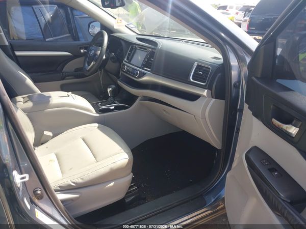 2016 TOYOTA HIGHLANDER XLE V6