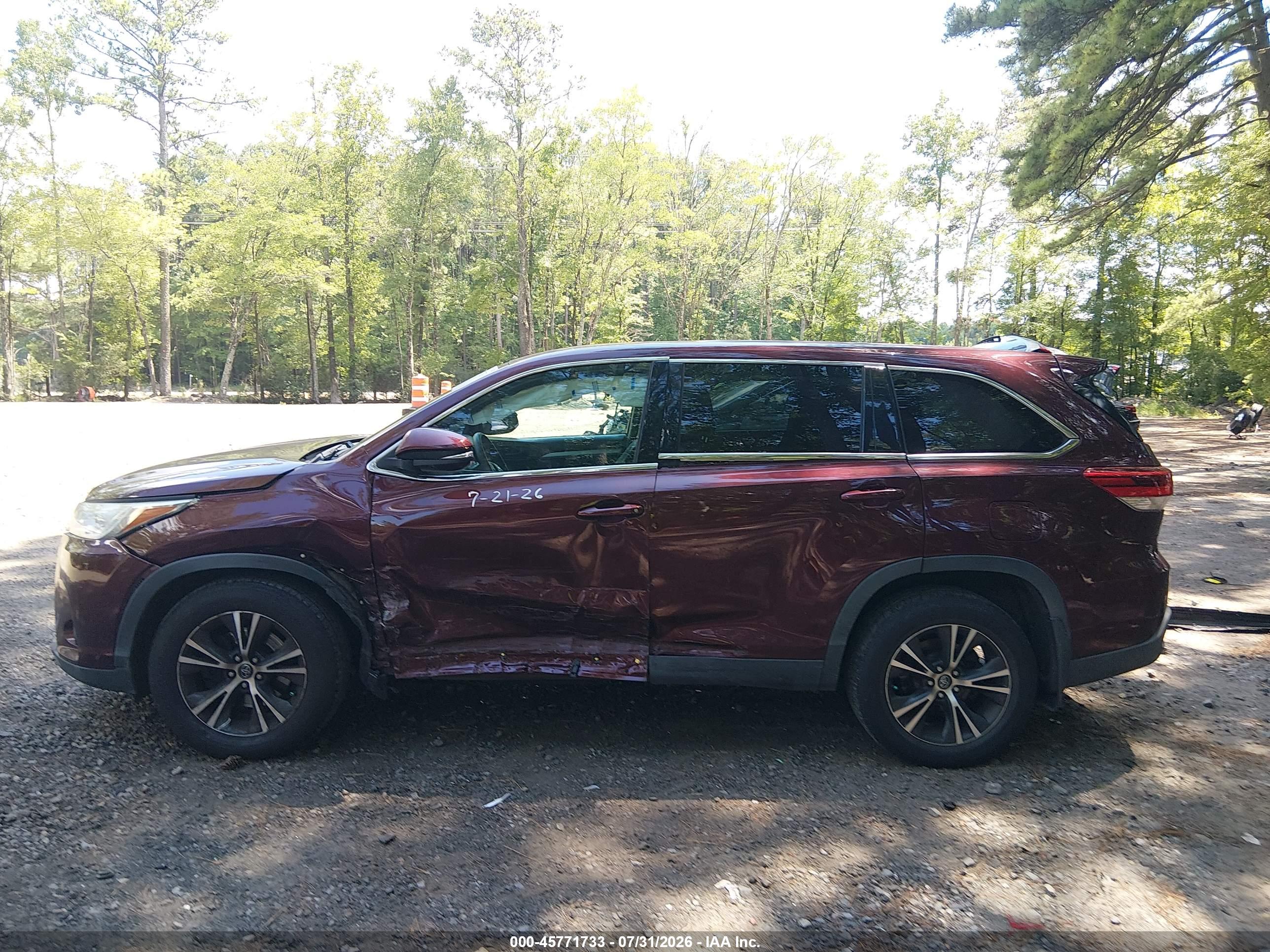 2019 TOYOTA HIGHLANDER LE