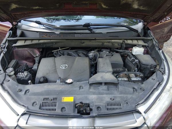 2019 TOYOTA HIGHLANDER LE