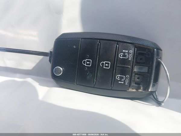2017 KIA SEDONA LX