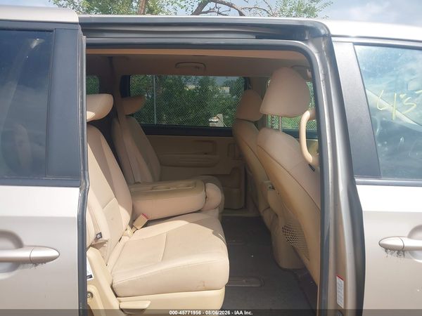 2017 KIA SEDONA LX