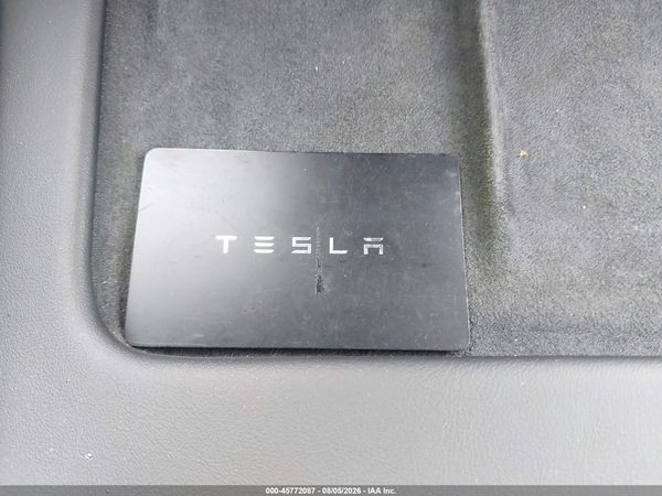 2025 TESLA MODEL Y
