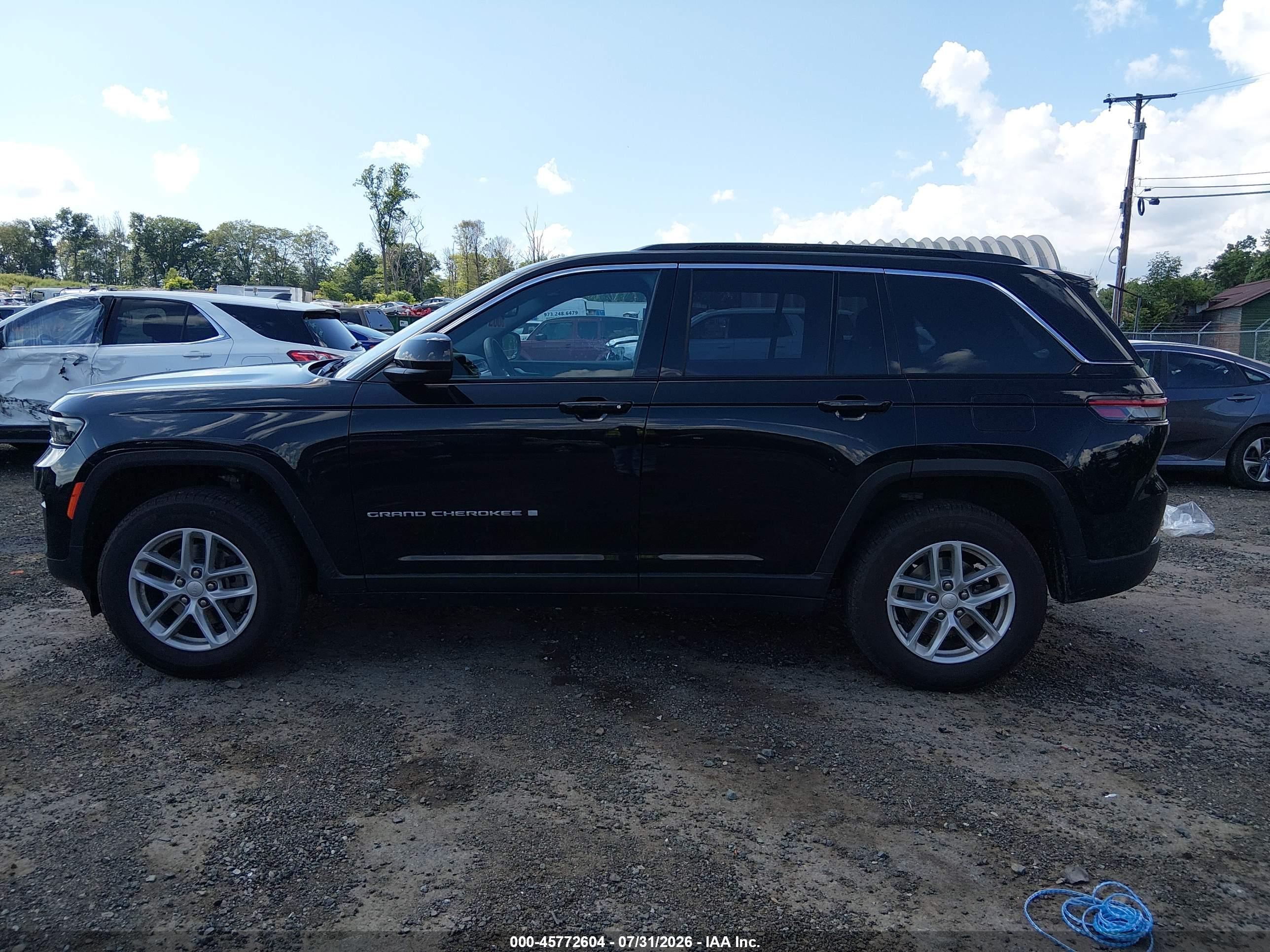 2024 JEEP GRAND CHEROKEE LAREDO X 4X4