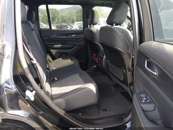 2024 JEEP GRAND CHEROKEE LAREDO X 4X4