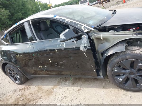 2025 TESLA MODEL Y