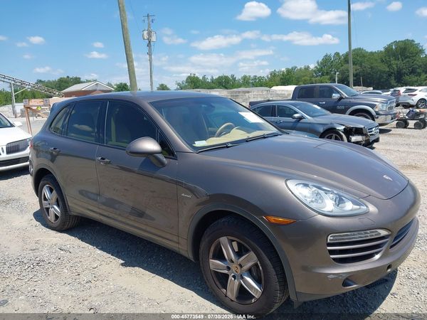 2014 PORSCHE CAYENNE