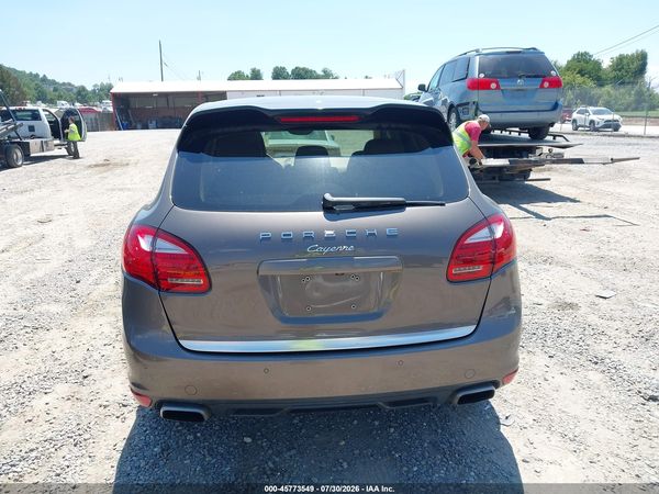 2014 PORSCHE CAYENNE