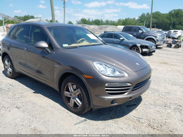 2014 PORSCHE CAYENNE