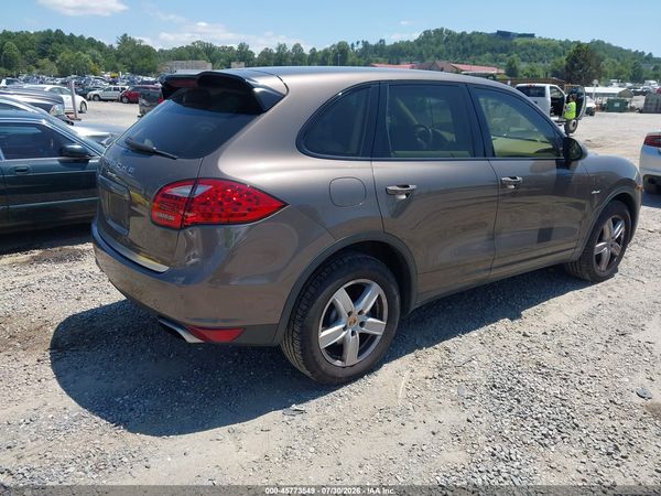 2014 PORSCHE CAYENNE