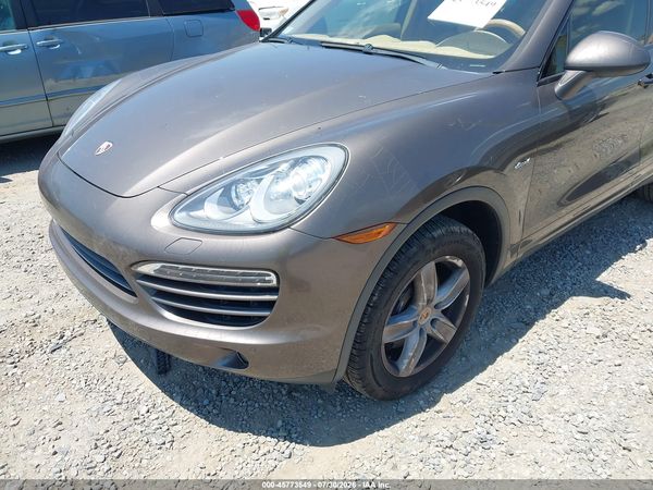 2014 PORSCHE CAYENNE