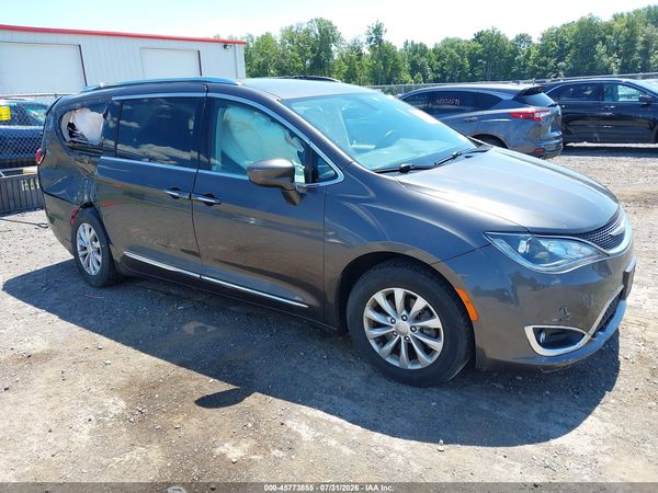 2018 CHRYSLER PACIFICA TOURING L — I1