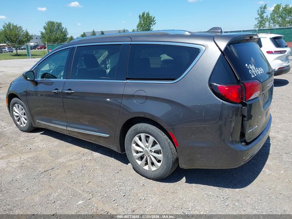 2018 CHRYSLER PACIFICA TOURING L — I3