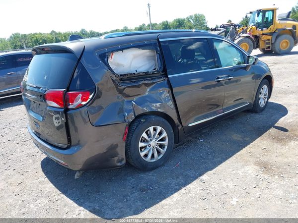 2018 CHRYSLER PACIFICA TOURING L — I4