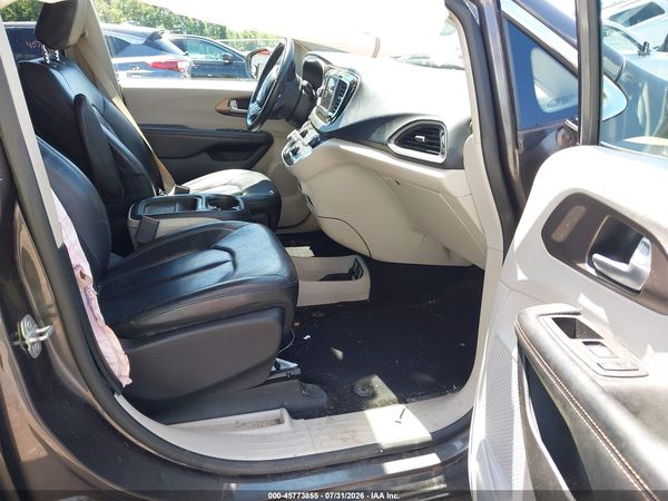 2018 CHRYSLER PACIFICA TOURING L — I5