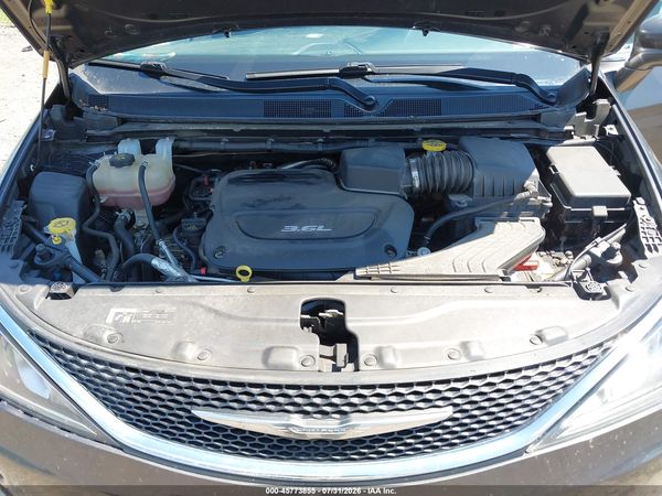 2018 CHRYSLER PACIFICA TOURING L — I10