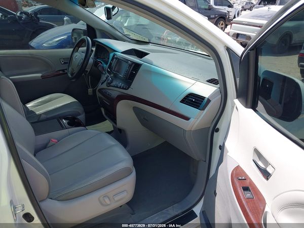 2014 TOYOTA SIENNA LIMITED V6 7 PASSENGER