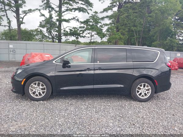 2022 CHRYSLER VOYAGER LX