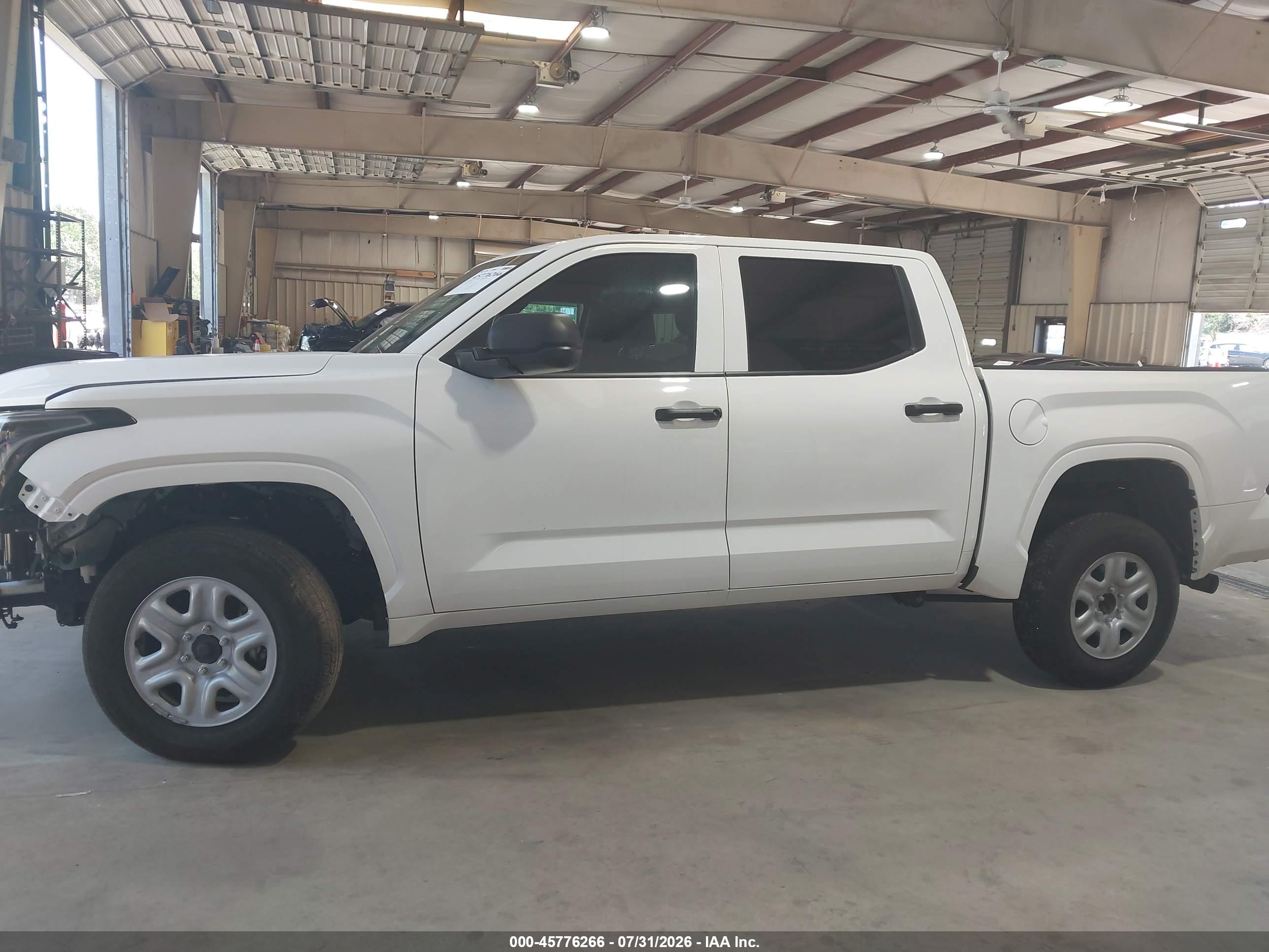 2026 TOYOTA TUNDRA SR CREWMAX 5.5' BED