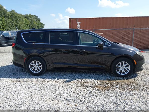 2017 CHRYSLER PACIFICA LX