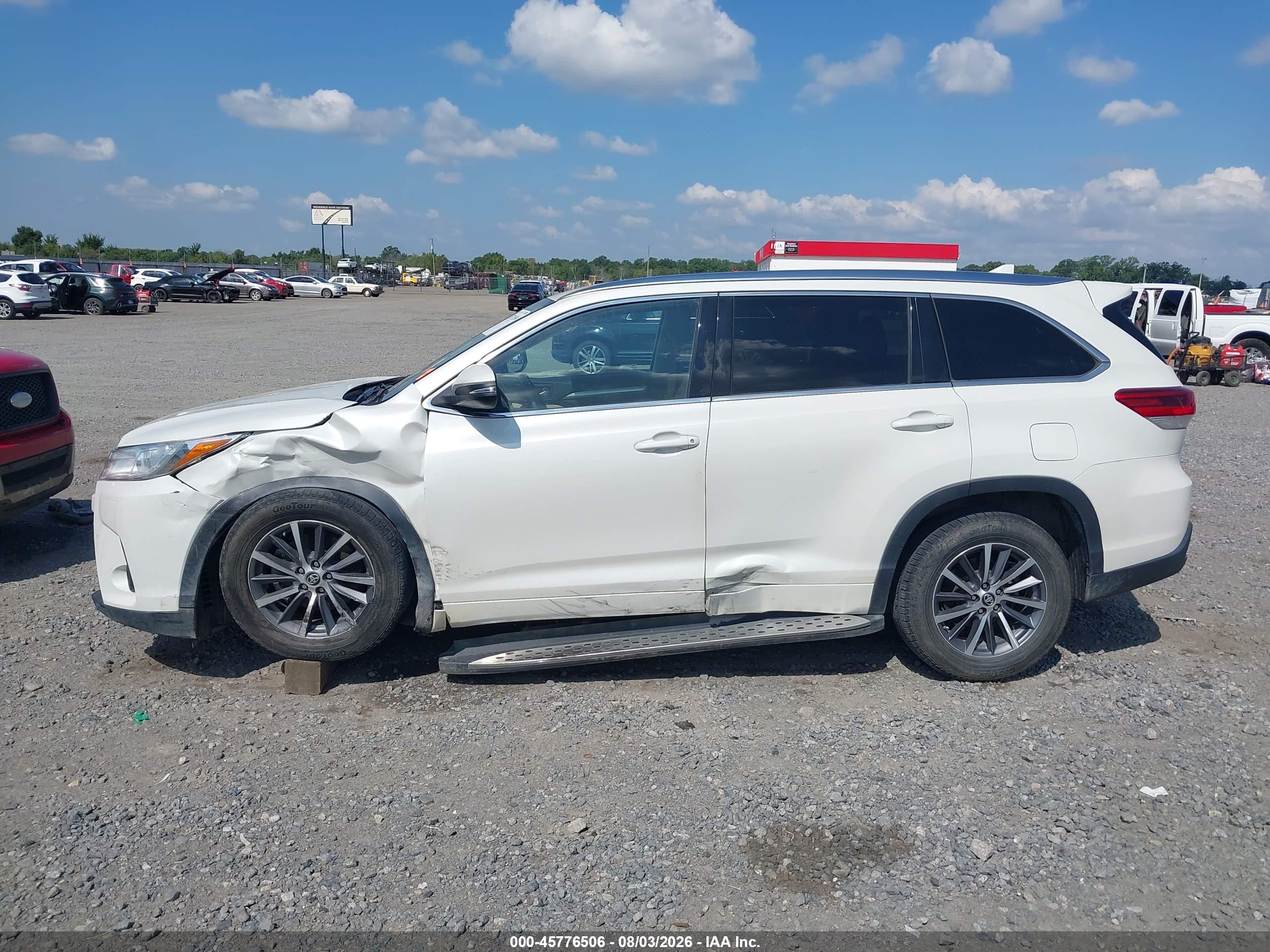 2017 TOYOTA HIGHLANDER XLE