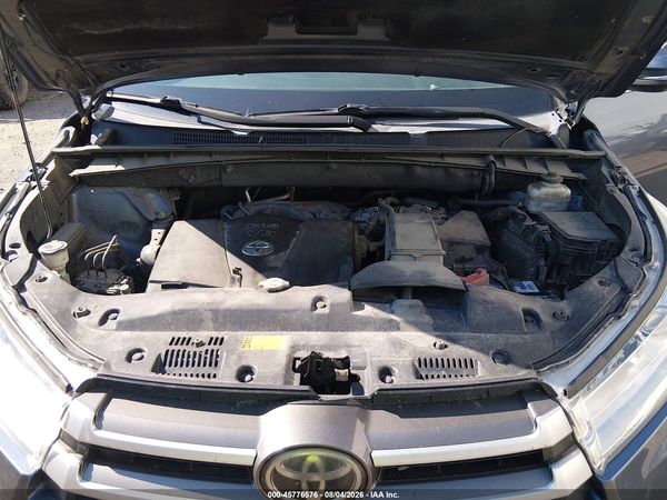 2018 TOYOTA HIGHLANDER LE