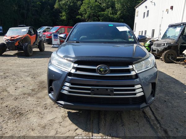 2018 TOYOTA HIGHLANDER LE