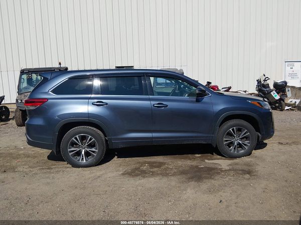 2018 TOYOTA HIGHLANDER LE