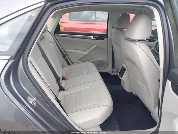 2018 VOLKSWAGEN PASSAT 2.0T SE — I8