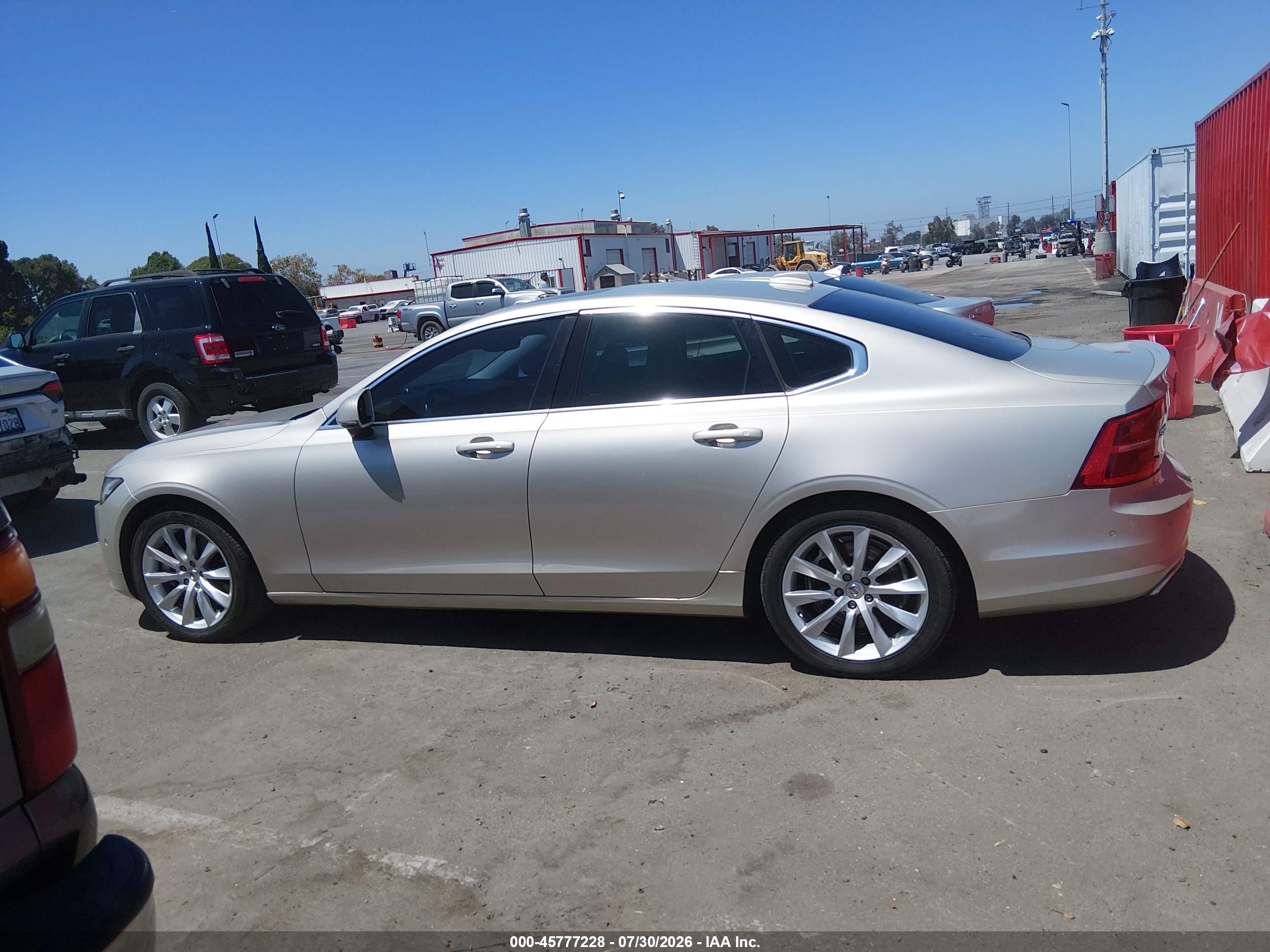 2017 VOLVO S90 T6 MOMENTUM