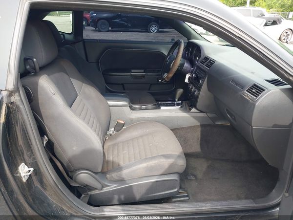 2013 DODGE CHALLENGER SXT