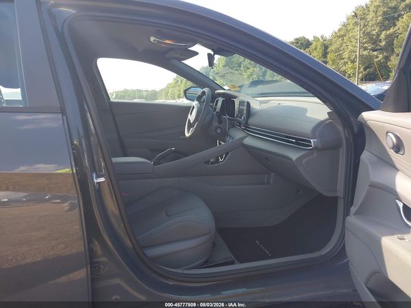 2023 HYUNDAI ELANTRA SE
