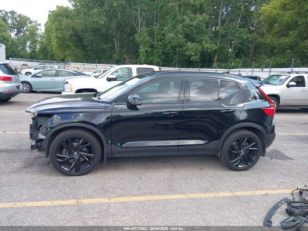 2022 VOLVO XC40 T5 R-DESIGN
