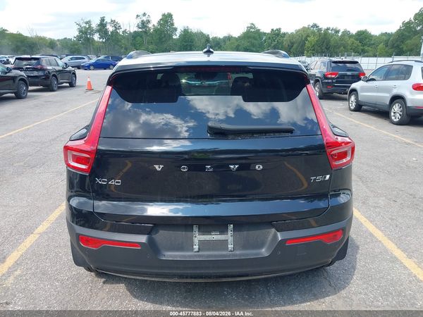 2022 VOLVO XC40 T5 R-DESIGN