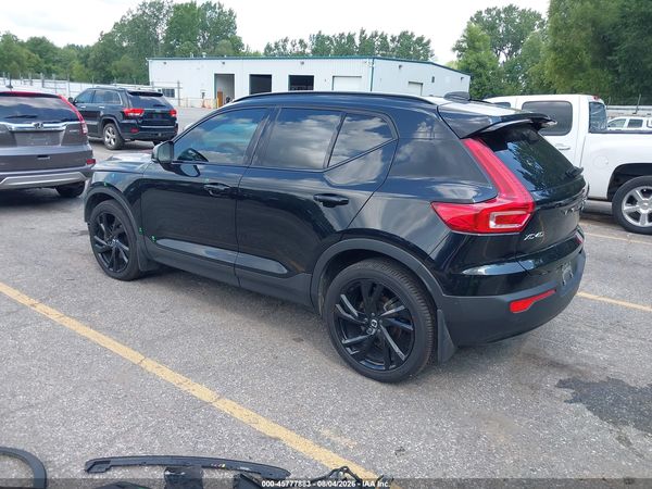 2022 VOLVO XC40 T5 R-DESIGN