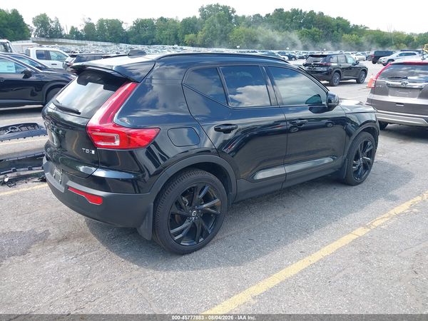 2022 VOLVO XC40 T5 R-DESIGN