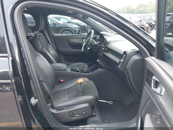 2022 VOLVO XC40 T5 R-DESIGN