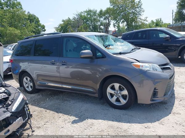 2018 TOYOTA SIENNA LE 8 PASSENGER