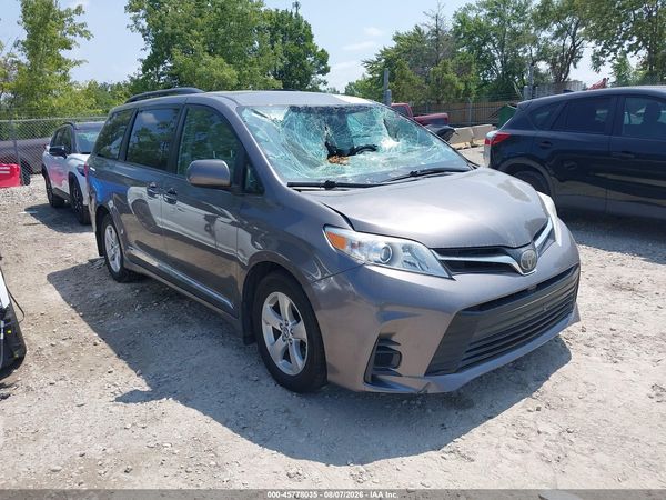 2018 TOYOTA SIENNA LE 8 PASSENGER