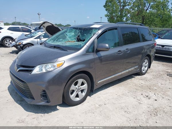 2018 TOYOTA SIENNA LE 8 PASSENGER