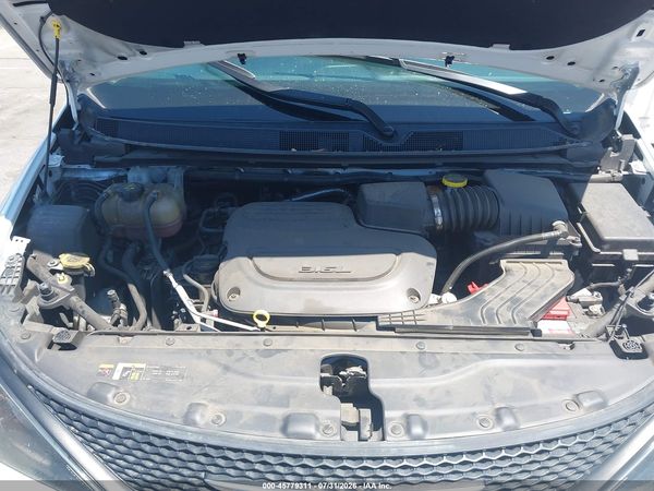 2022 CHRYSLER VOYAGER LX