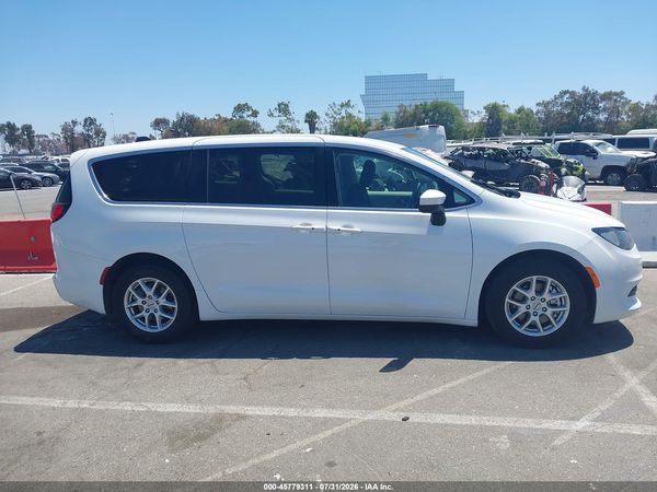 2022 CHRYSLER VOYAGER LX