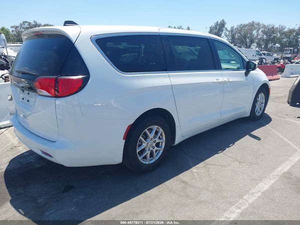 2022 CHRYSLER VOYAGER LX