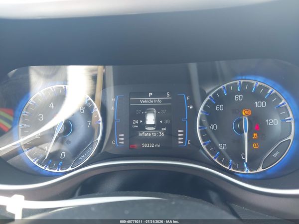 2022 CHRYSLER VOYAGER LX
