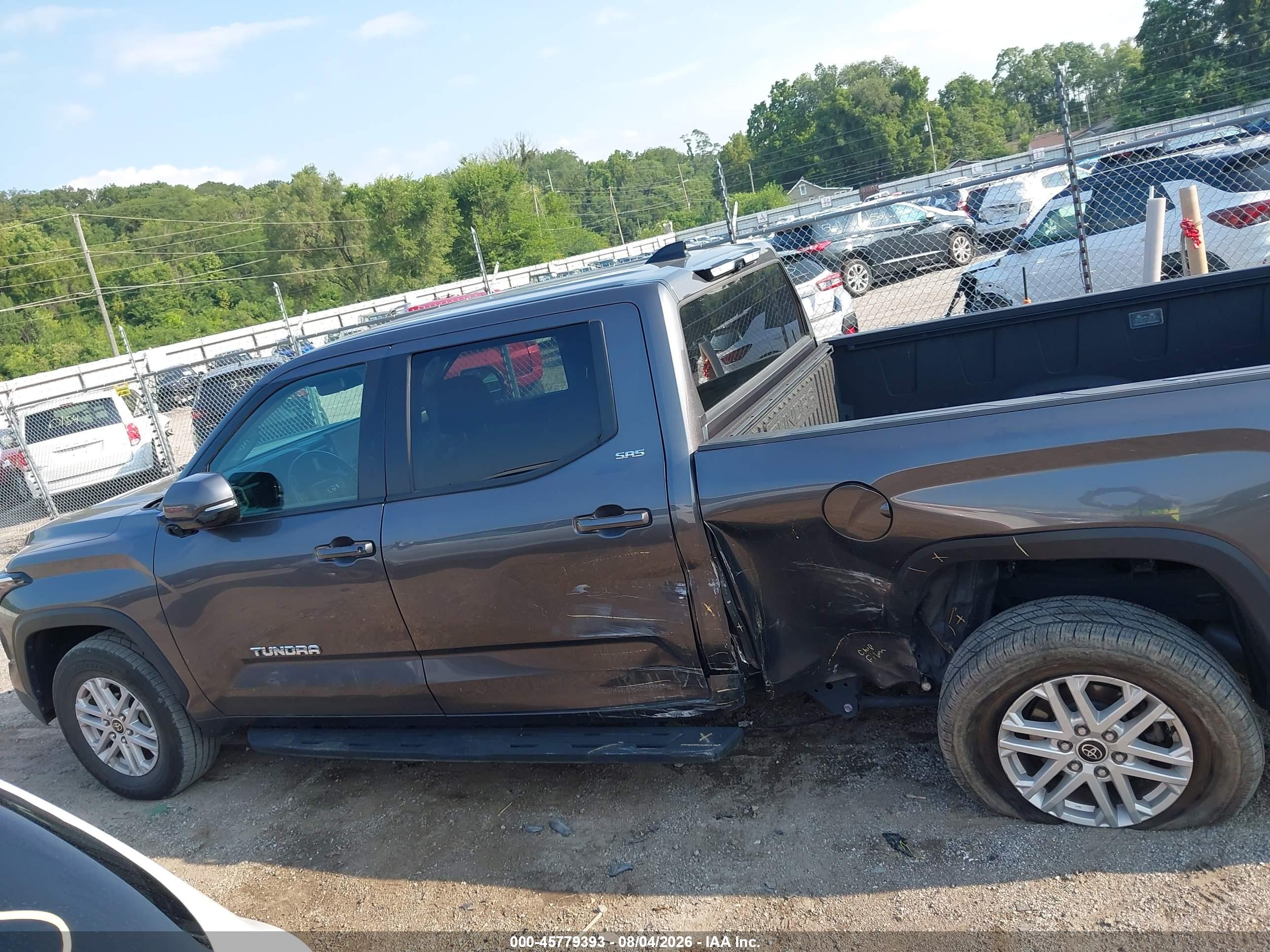 2022 TOYOTA TUNDRA SR5